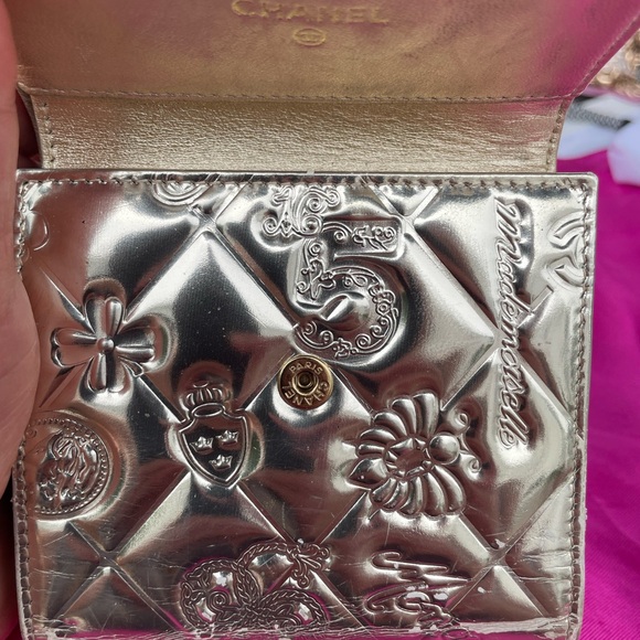 Chanel lucky charm double wallet. Gold, pre-loved - Picture 7 of 16